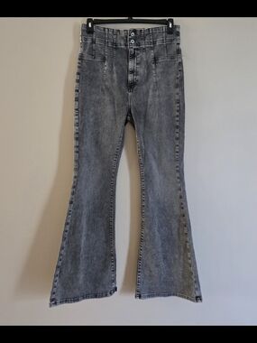 We The Free Jayde High Rise Flare Jeans Gray Size 32 Retro Denim